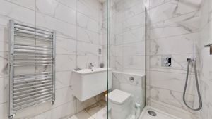 shower room- click for photo gallery